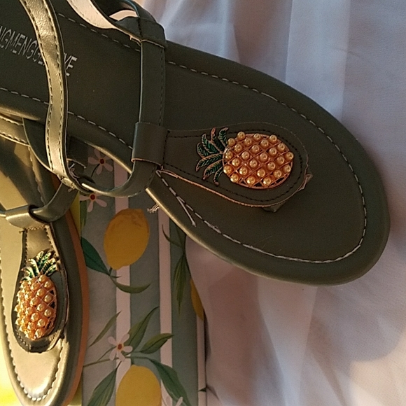 Pineapple Sandals - Picture 2 of 7